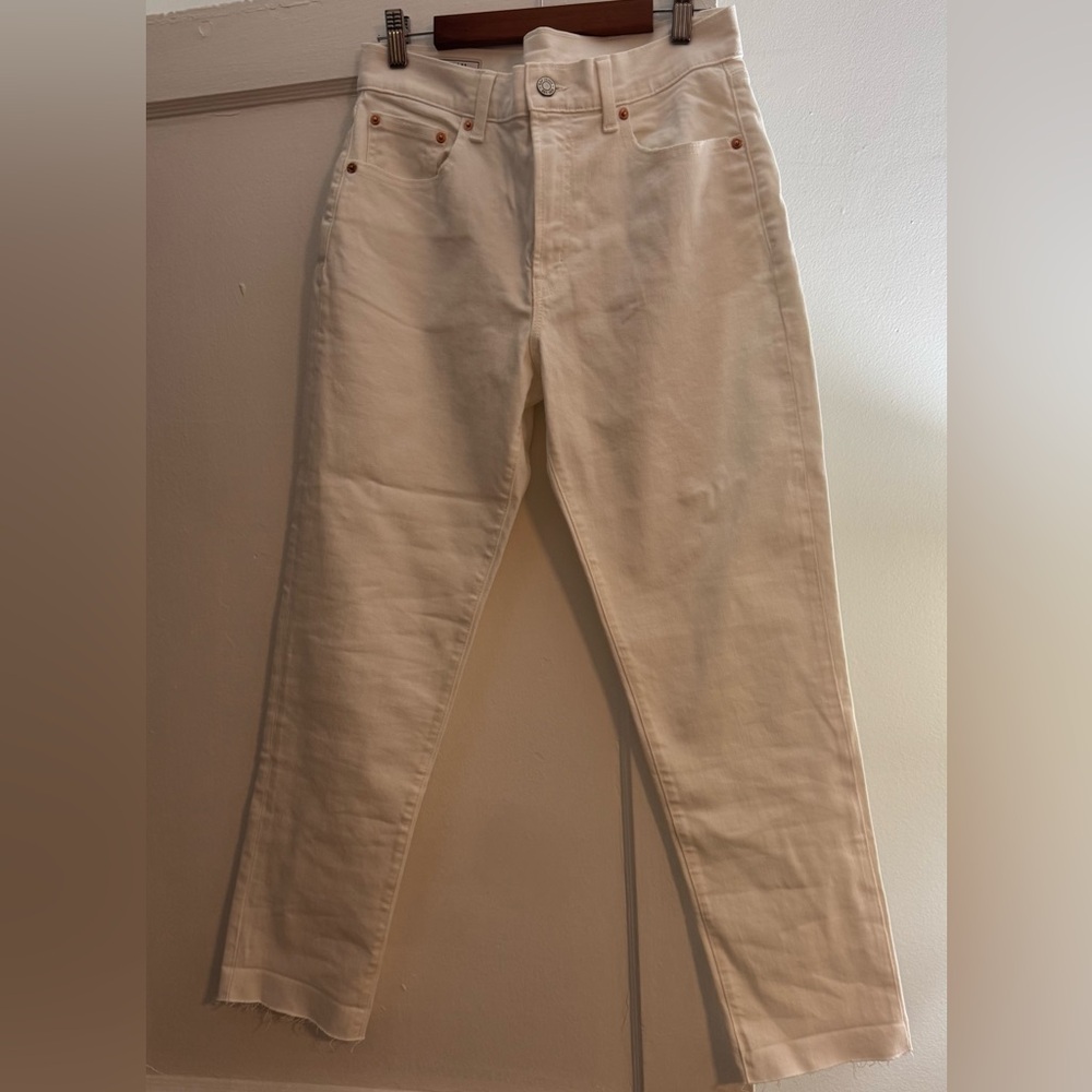GAP Girlfriend Midrise Jeans Stylish and Versatile